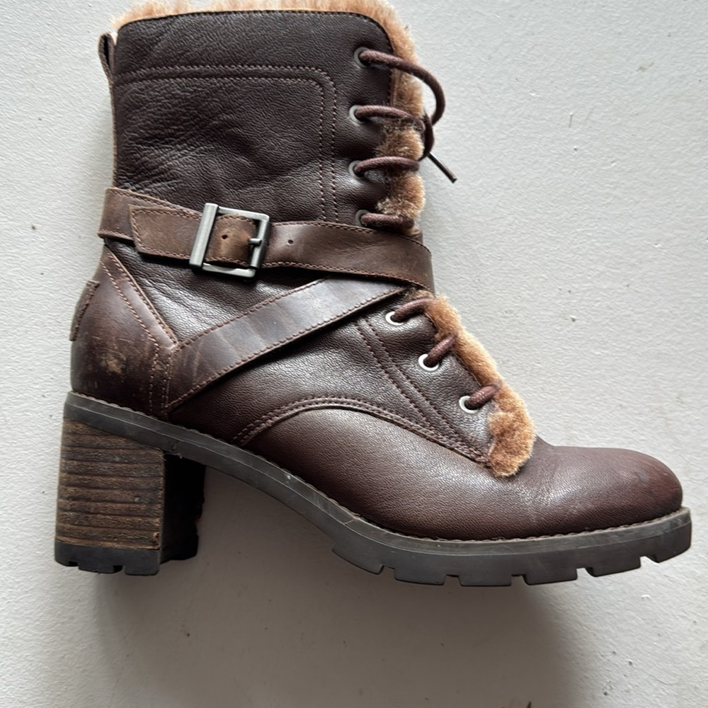 UGG Ingrid Stout Brown Leather Sheepskin Chunky Block Heel Boots Size 7.5 GUC - Picture 6 of 9